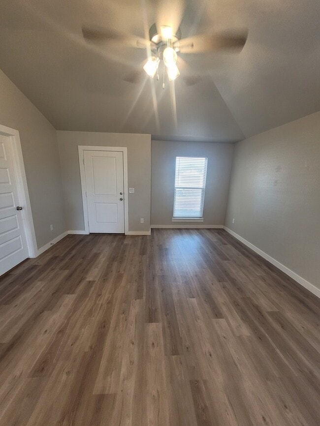 Building Photo - 3 bed 2 bath home in Lone Star Trails subd...