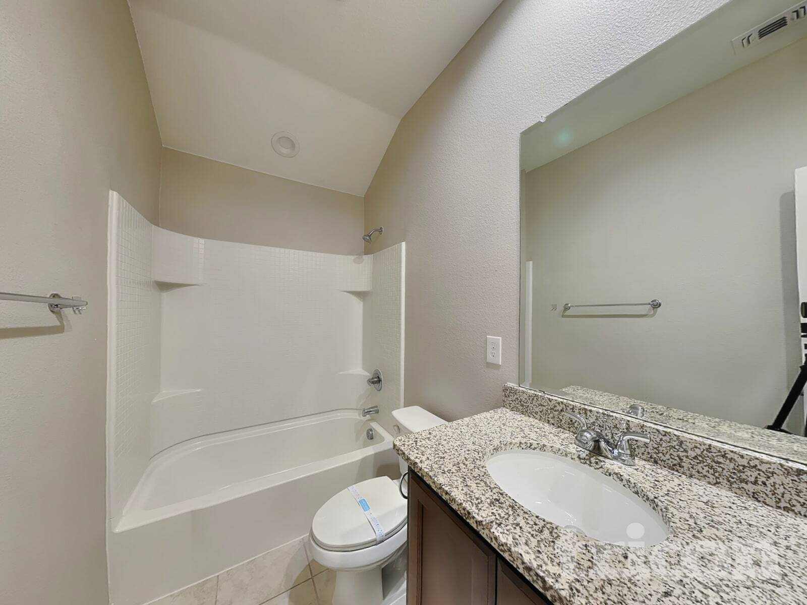 Building Photo - 2565 Hadley St