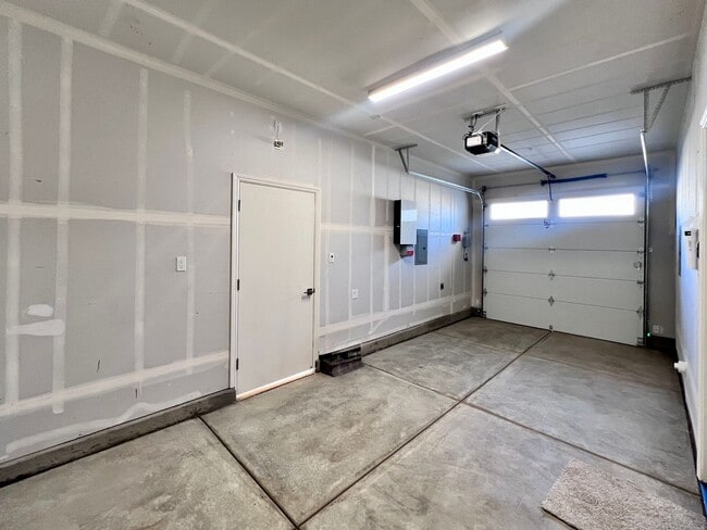 Building Photo - $2,450 Shepherd & Sunnyside, New 3 bedroom House - Clovis / Solar Panels