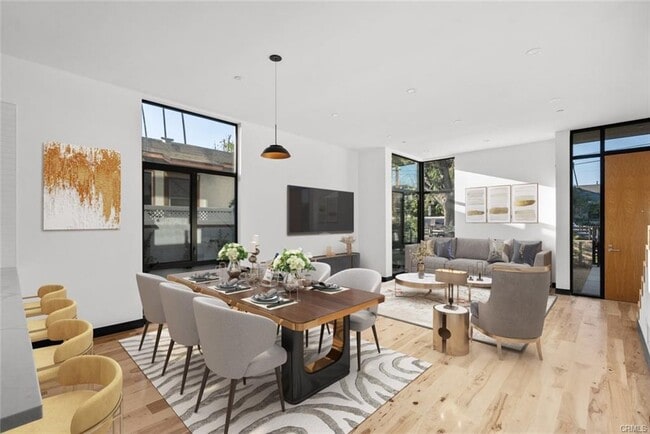 Building Photo - 922 W Clark Ave