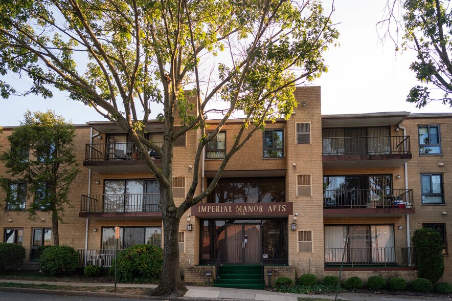 Building Photo - Imperial Manor III Apartments