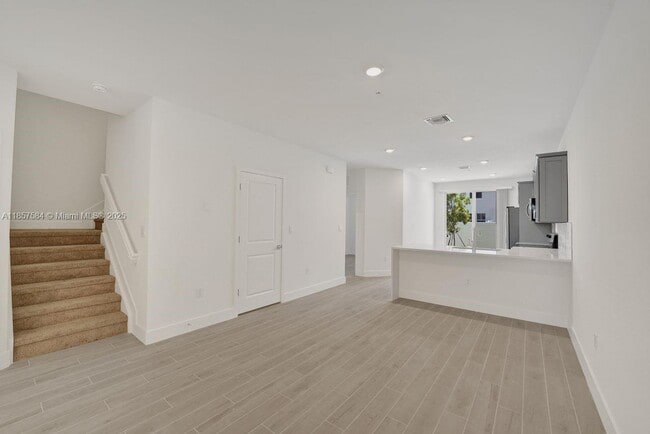 Building Photo - 133 SW 171st Ave