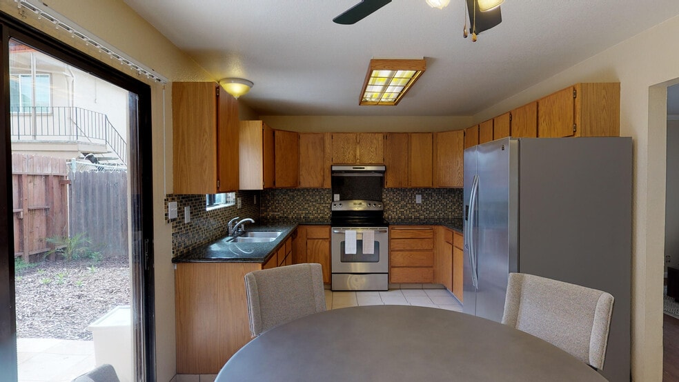 Building Photo - 669 35th St