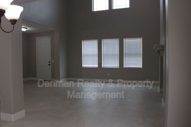 Building Photo - 6815 S 41st Ln