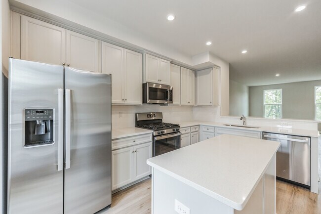 Building Photo - 28 Sidney Ln