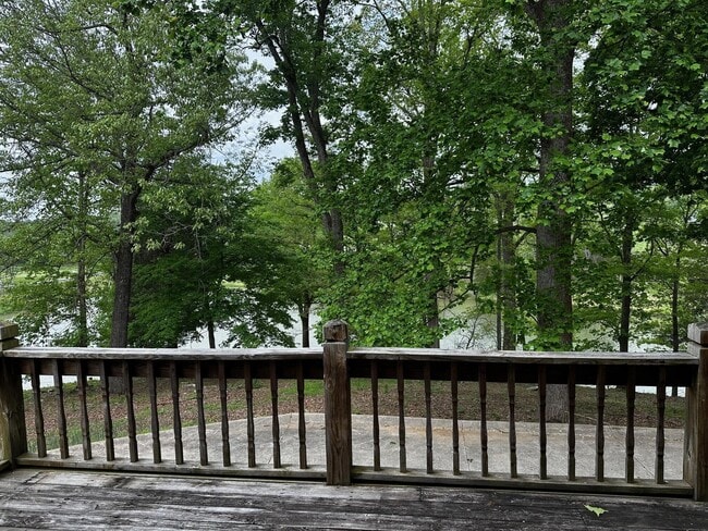 Building Photo - 3503 Lakeside Ct