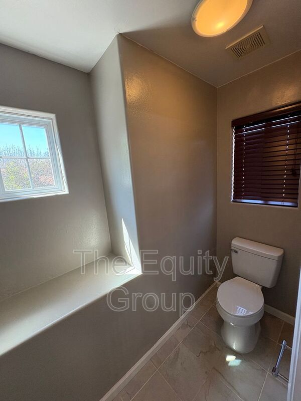 Building Photo - 312 W Reese Ave