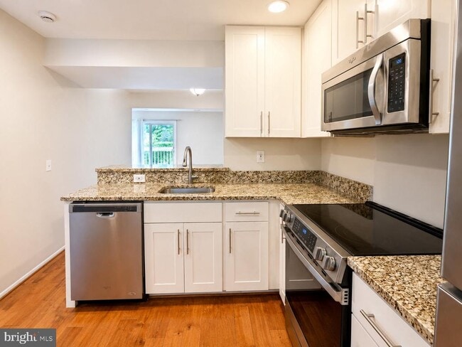 Building Photo - 2473 Glengyle Dr