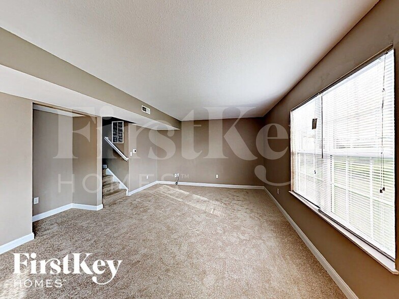 Building Photo - 3944 Hornickel Dr