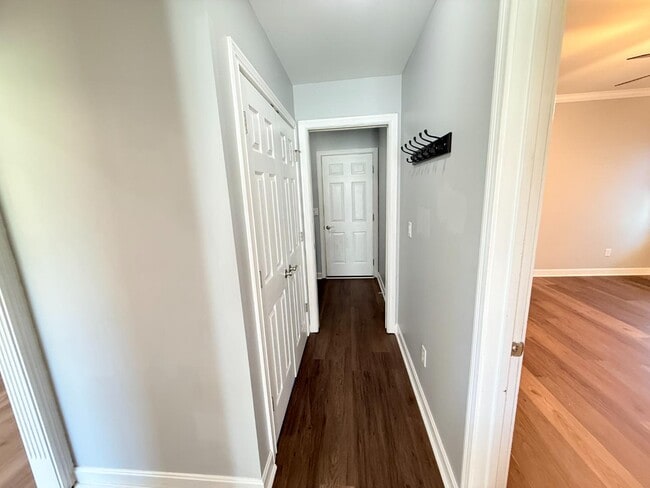 Building Photo - 6313 Sky Crest Ct
