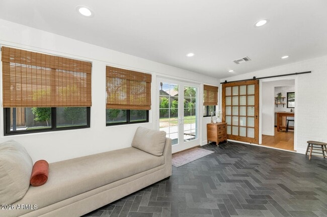 Building Photo - 103 W Palmcroft Dr