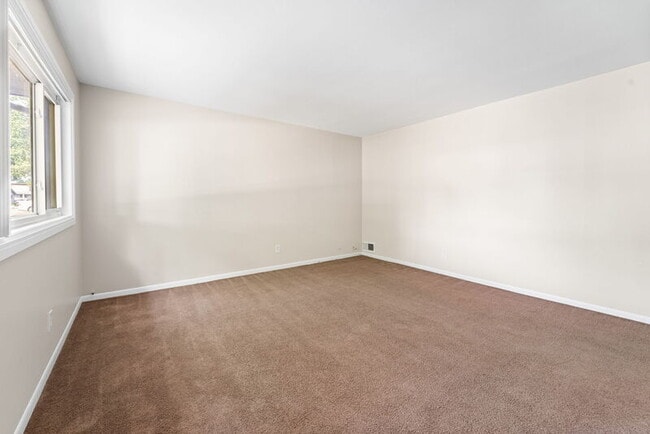 Building Photo - 2055 Alanson St