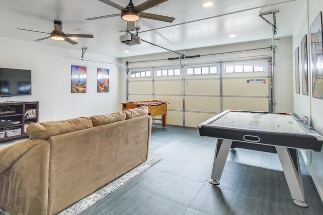 Building Photo - 311 S 16th St