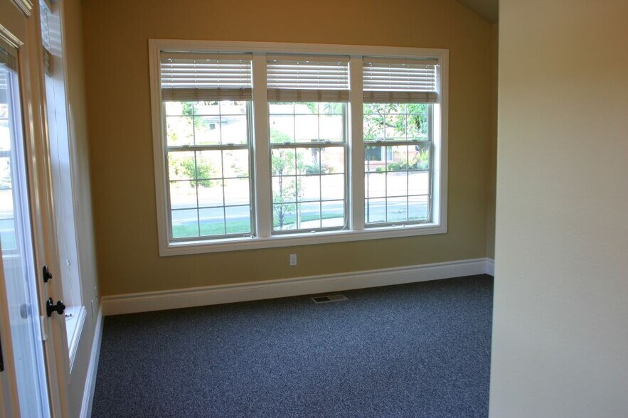 Building Photo - 3111 NW Grant Ave