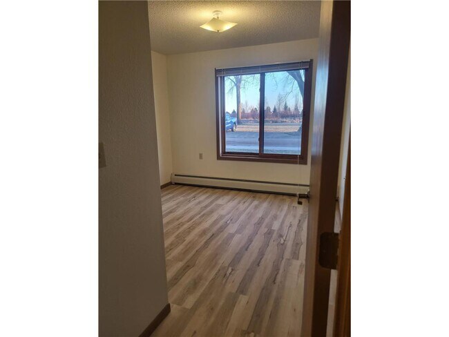 Building Photo - 609 Main St S