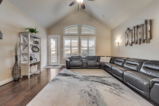 Building Photo - Welcome to your new 5 Bed-4 Bath home in t...