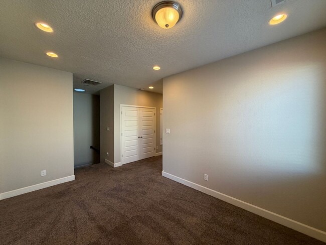 Building Photo - 3 Bedroom Townhome Near Juan Tabo Blvd SE & Four Hills!