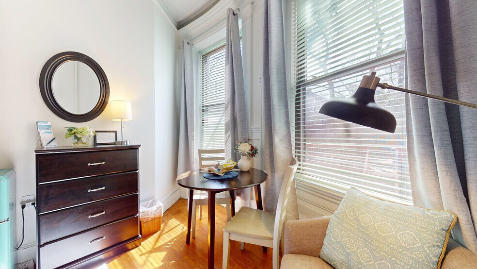 Building Photo - 1029 Beacon St