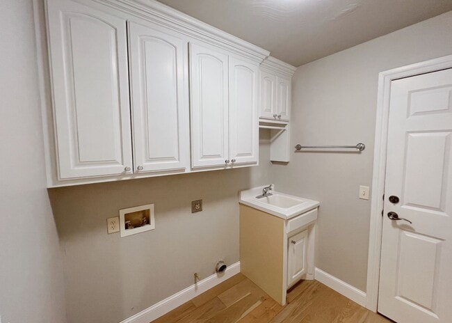 Building Photo - 3 Bed + Study in The Greens