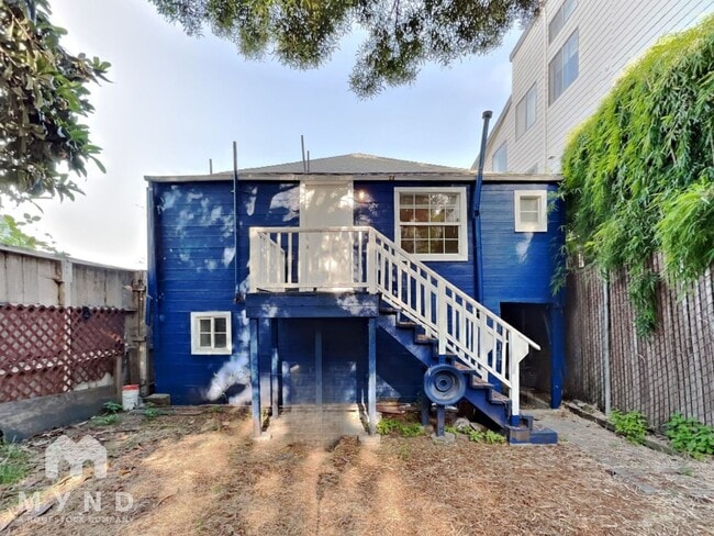 Building Photo - 355 Henry St