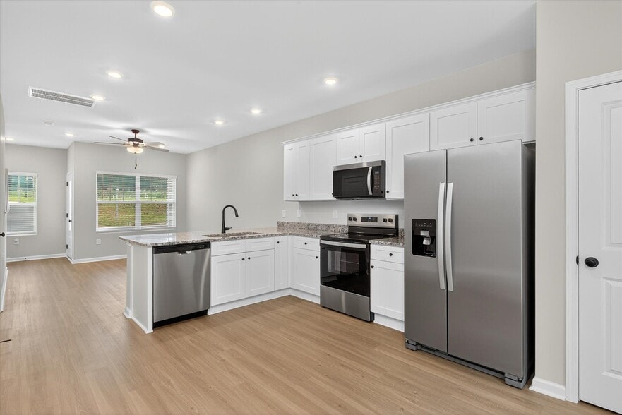 Building Photo - 1326 Principal Featherstone Ave