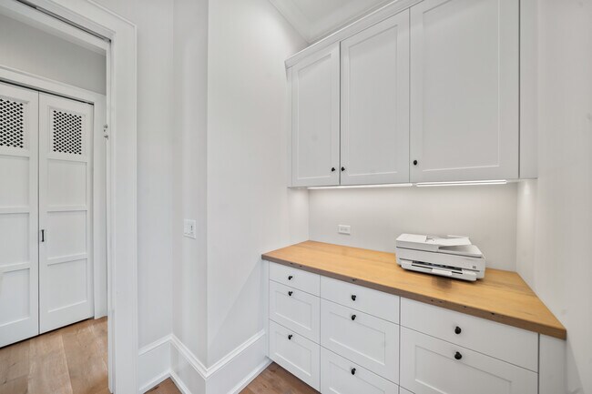 Building Photo - 5525 Jimmy Buffett Mem Hwy