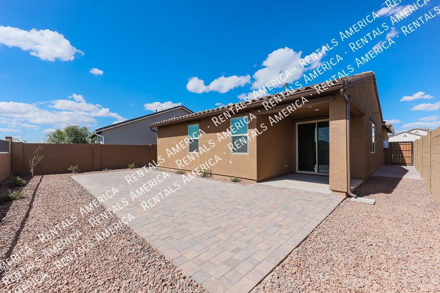 Building Photo - 8907 W Solano Dr