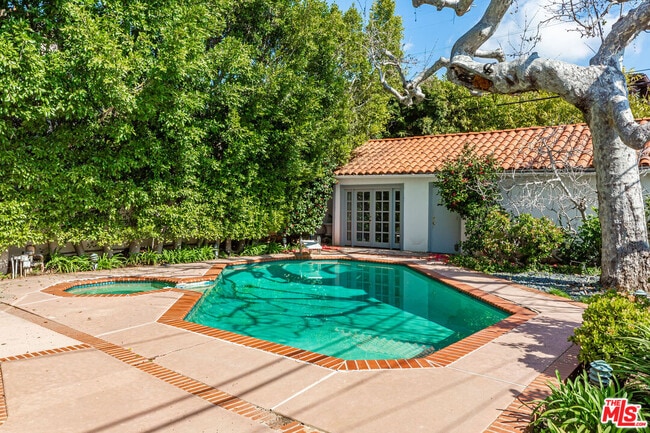 Building Photo - 158 S Anita Ave