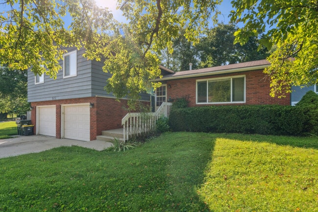Building Photo - 923 Talwrn Ct