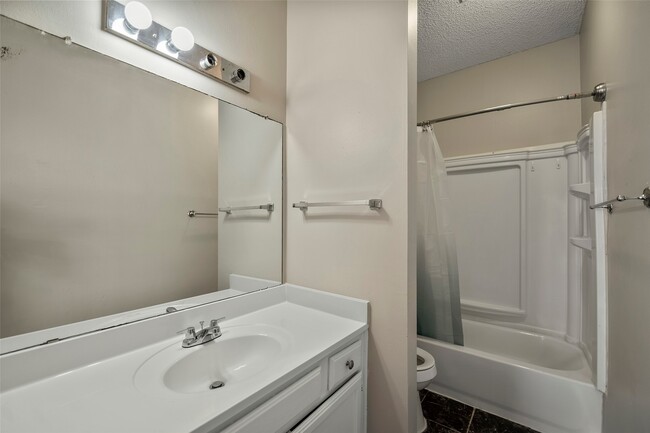 Building Photo - 7120 Deer Creek Ct