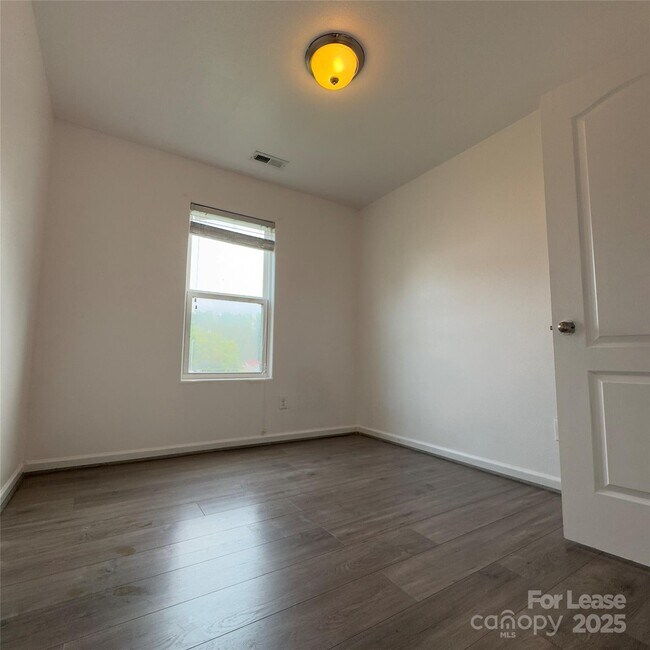 Building Photo - 9013 Maidenhair Ct