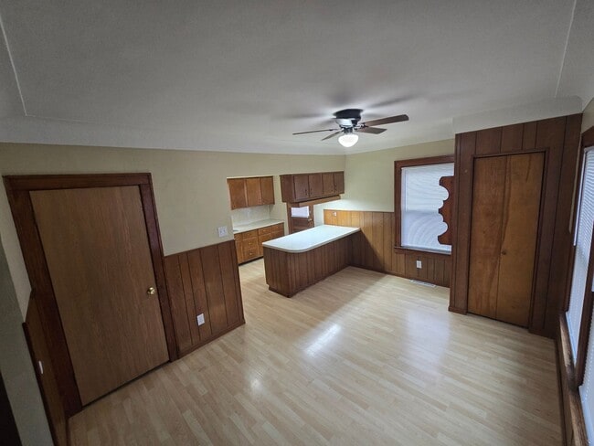 Building Photo - 3 Bedroom House