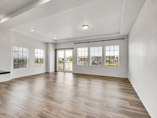 Building Photo - $3,295, 3 bed, 3 bath, located in Erie