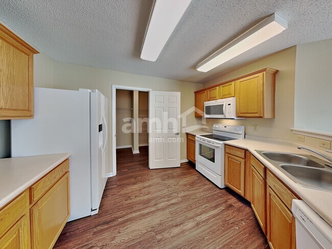 Building Photo - 711 Thornwood Ct