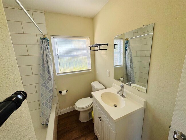 Building Photo - 7024 Moderna Way