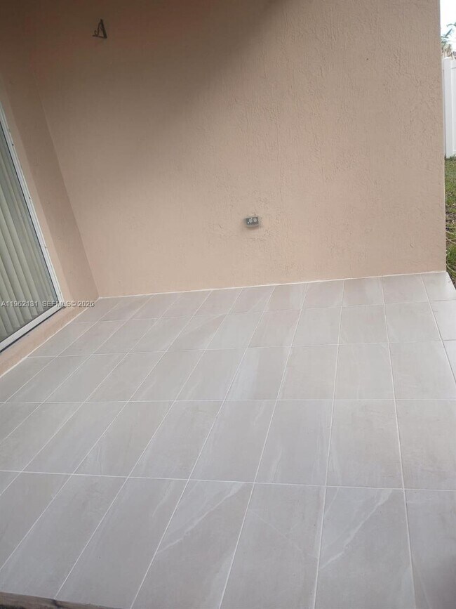 Building Photo - 3964 NE 11th Dr