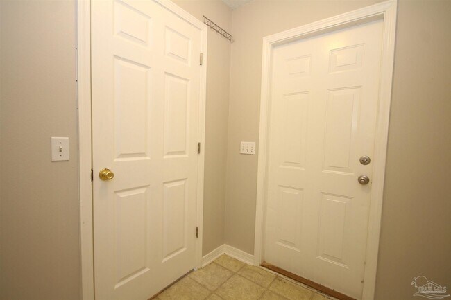 Building Photo - 127 Tobago Ct