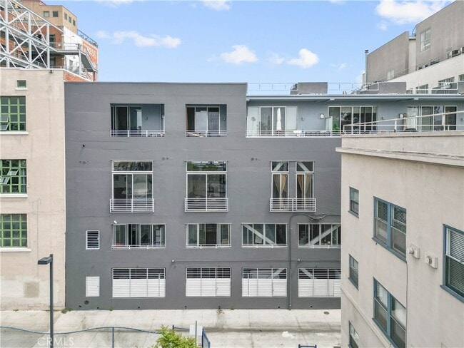 Building Photo - 433 Pine Ave
