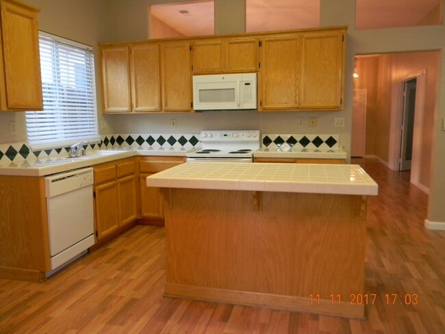 Building Photo - Roseville, Cresleigh Highlands, Near Galleria Mall, Single Story 3/4 Bed/office , Gardner, Patio ...