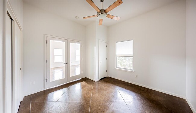 Building Photo - 3803 Byron Dr