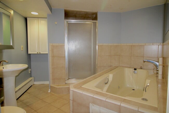 Building Photo - 4517 Park Ave