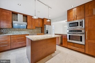 Building Photo - 12260 Greenleaf Ave