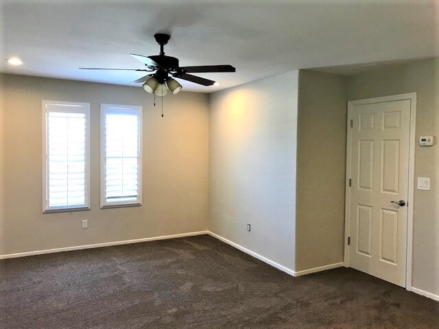 Building Photo - UPDATED 3 BED, 2.5 BATH, 1127 SQ FT