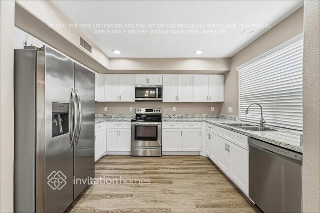 Building Photo - 12656 W Orange Dr