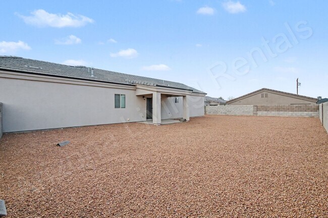 Building Photo - CENTRALLY LOCATED...RV PARKING...LARGE LOT