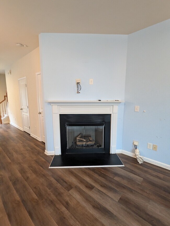 Building Photo - Charming 3-Story Townhome in Shiloh Grove