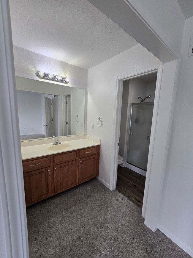 Building Photo - 3 bedroom duplex