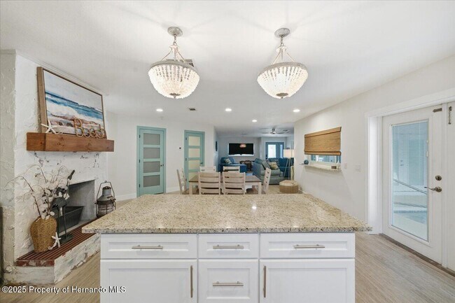 Building Photo - 4262 Biscayne Dr