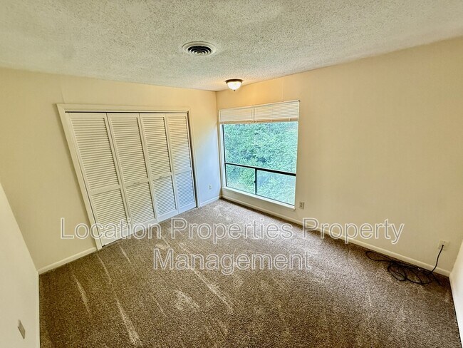 Building Photo - 3420 Augusta Dr