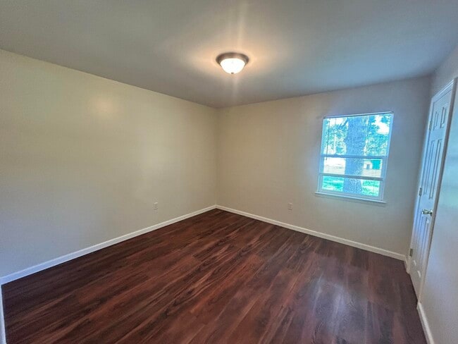 Building Photo - 3002 Stillwell Blvd